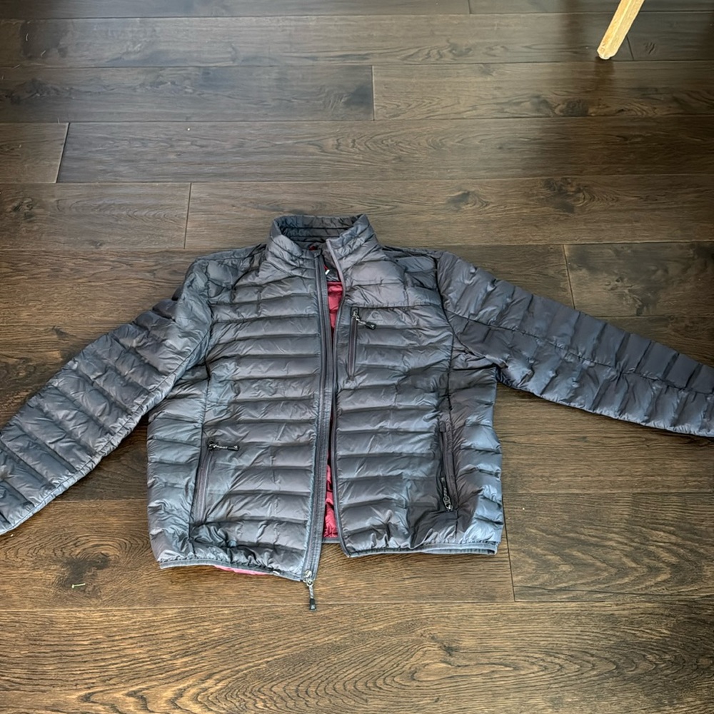 Men’s black puffer jacket